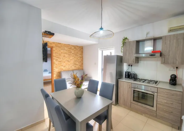 Comfortable 2bedrooms In Paceville, Balcony Jpor1-3