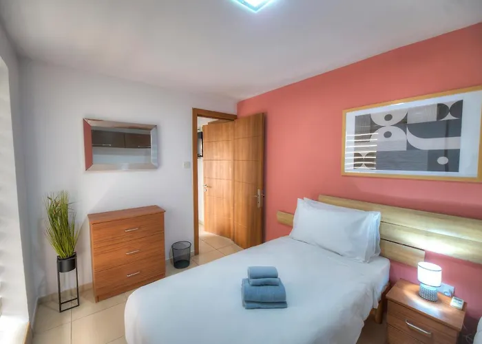 Comfortable 2bedrooms In Paceville, Balcony Jpor1-3