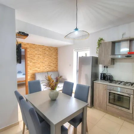 Comfortable 2bedrooms In Paceville, Balcony Jpor1-3